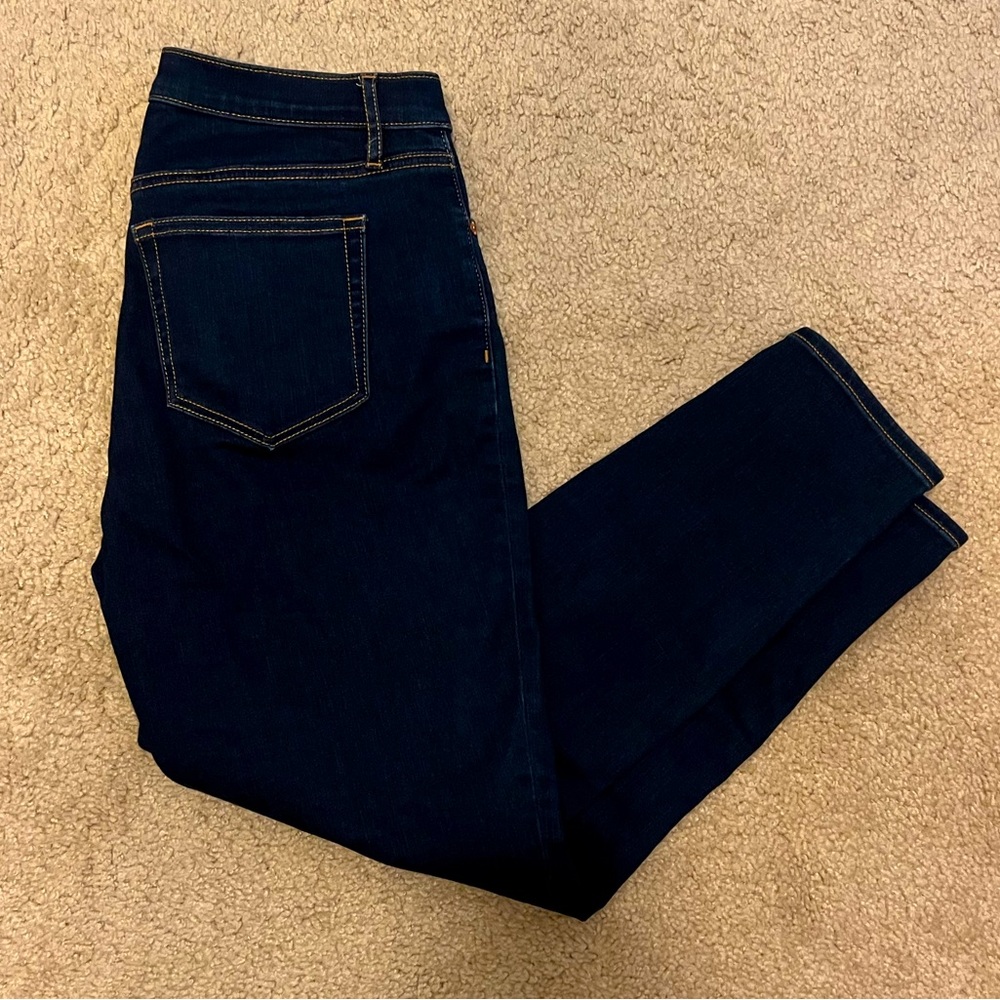 Dark rinse skinny jeans